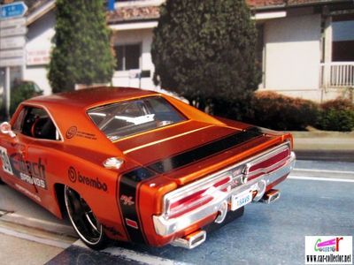 dodge-charger-r/t-tuning-josh-amstrong-custom-shop-maisto-scala-124