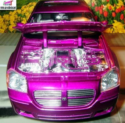 dodge-magnum-r/t-large-violette-portes-papillons-revell-ladder-125