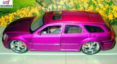 dodge-magnum-r/t-large-violette-portes-papillons-revell-ladder-125