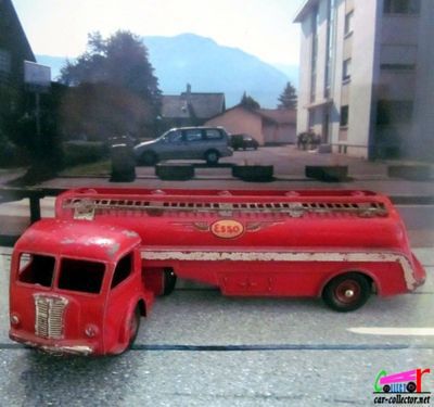 tracteur-panhard-movic-semi-remorque-citerne-station-esso-dinky-toys-made-in-france