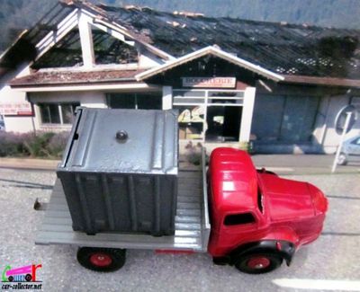 camion-berliet-glr-plateau-container-dinky-toys-meccano-france