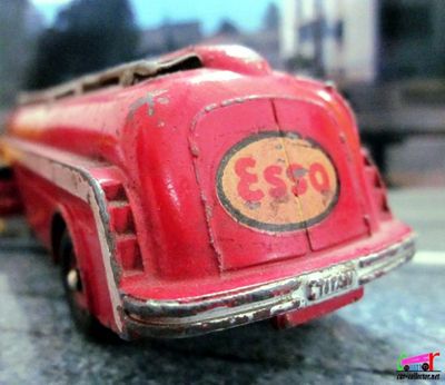 tracteur-panhard-movic-semi-remorque-citerne-station-esso-dinky-toys-made-in-france