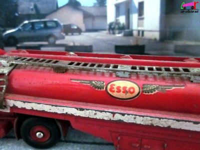 tracteur-panhard-movic-semi-remorque-citerne-station-esso-dinky-toys-made-in-france