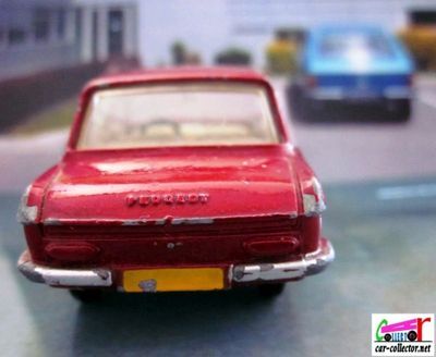 peugeot-204-berline-bordeaux-dinky-toys-france-meccano-echelle-143