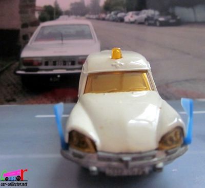 citroen-ds-21-ambulance-majorette-echelle-165