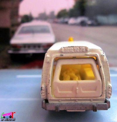 citroen-ds-21-ambulance-majorette-echelle-165