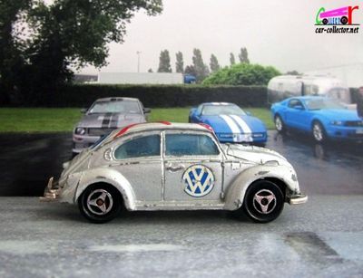 volkswagen-coccinelle-1302-majorette-ecusson-vw