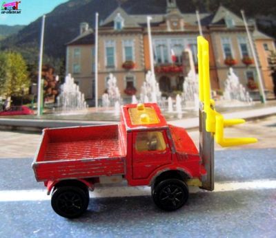 camion-mercedes-unimog-transpalettes-air-france-majorette