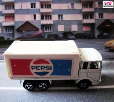 camion-promotionnel-pepsi-saviem-majorette