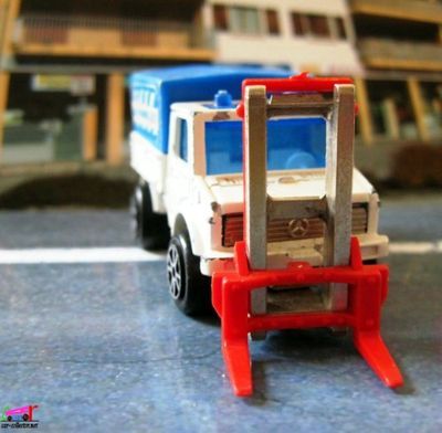 camion-mercedes-unimog-transpalettes-air-france-majorette