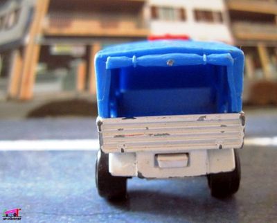 camion-mercedes-unimog-transpalettes-air-france-majorette