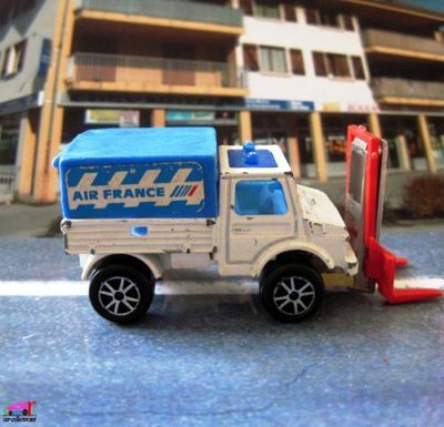 camion-mercedes-unimog-transpalettes-air-france-majorette