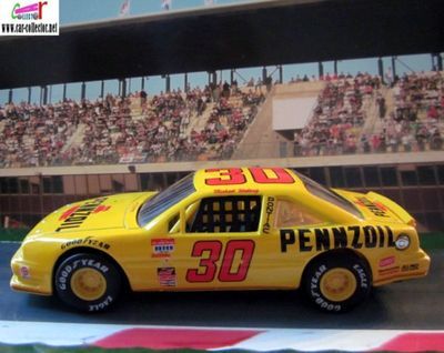pontiac-grand-prix-stocker-nascar-1991-michael-waltrip-quartzo
