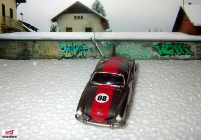 vw-karmann-avec-bache-johnny-lightning