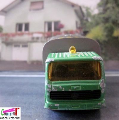 camion-poubelles-ville-de-paris-majorette-echelle-1100-refuse-truck