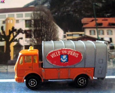 camion-poubelles-orange-ville-de-paris-majorette-1/100-refuse-truck