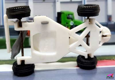 karting-ecurie-roustang-cadeau-boite-fromage-vache-qui-rit-grosjean