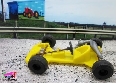 karting-ecurie-roustang-cadeau-boite-fromage-vache-qui-rit-grosjean