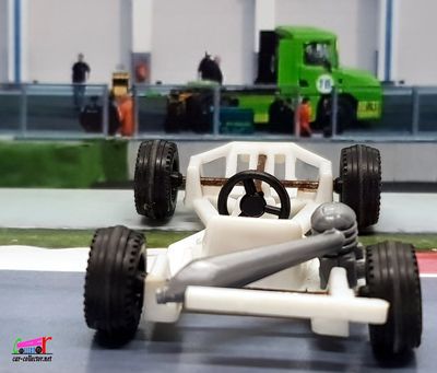 karting-ecurie-roustang-cadeau-boite-fromage-vache-qui-rit-grosjean