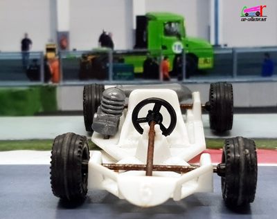 karting-ecurie-roustang-cadeau-boite-fromage-vache-qui-rit-grosjean