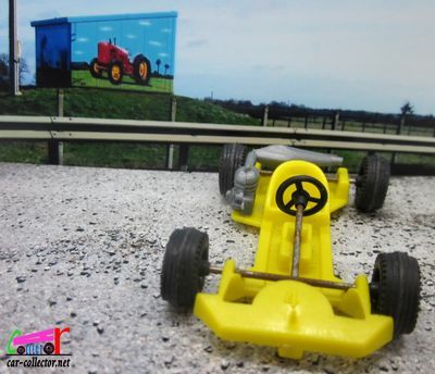 karting-ecurie-roustang-cadeau-boite-fromage-vache-qui-rit-grosjean