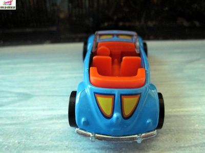 volkswagen-beetle-convertible-easter-speedsters-egg-2010-hot-wheels