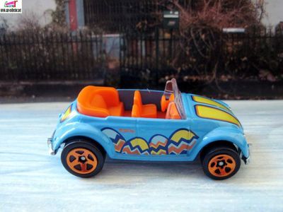 volkswagen-beetle-convertible-easter-speedsters-egg-2010-hot-wheels