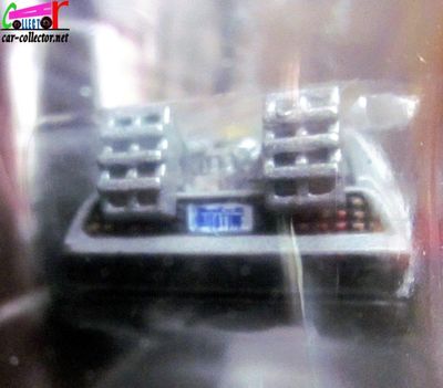 delorean-time-machine-back-to-the-futur-mickael-j-fox-docteur-retro-entertainment-hot-wheels-2012