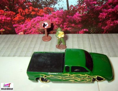 steel-flame-gmc-sonoma-custom-pick-up-hot-wheels-customizers-corner-shop-2008-hot-wheels