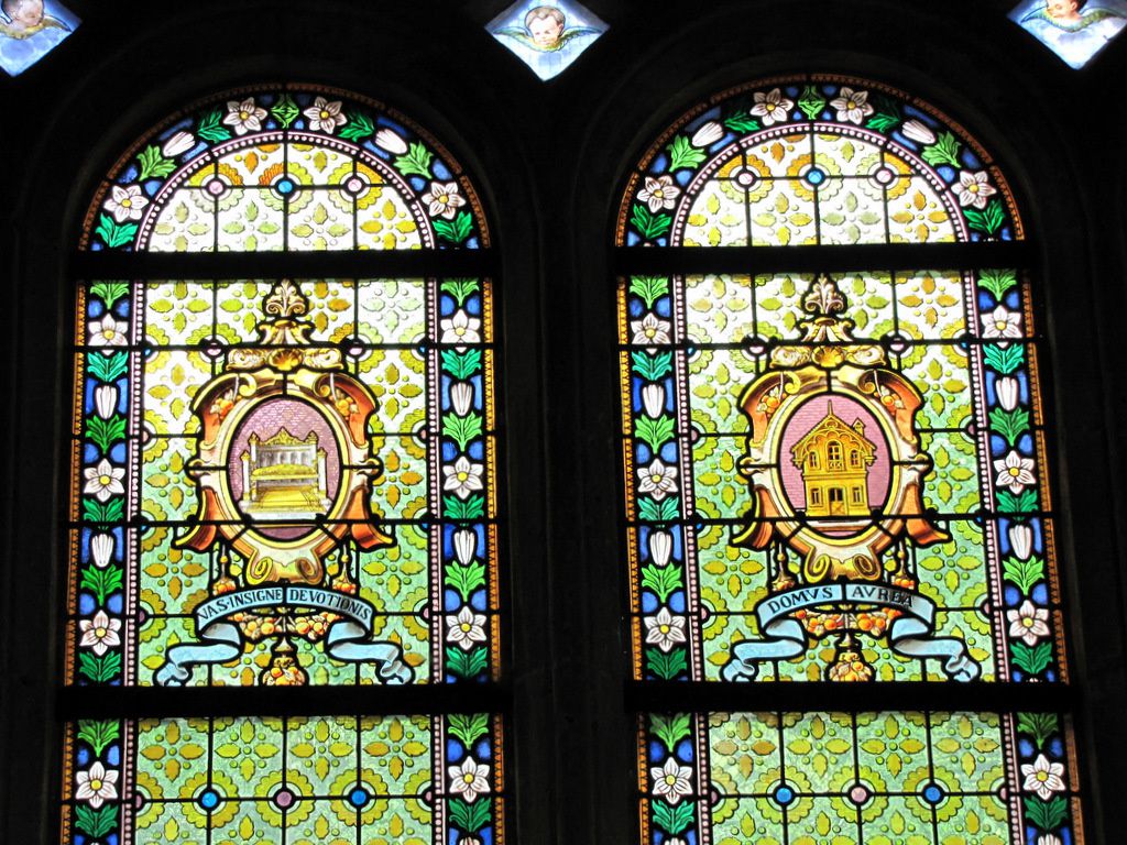 Vas insigne devotionis (Vase unique de dévotion) et Domus aurea (Maison dorée)
