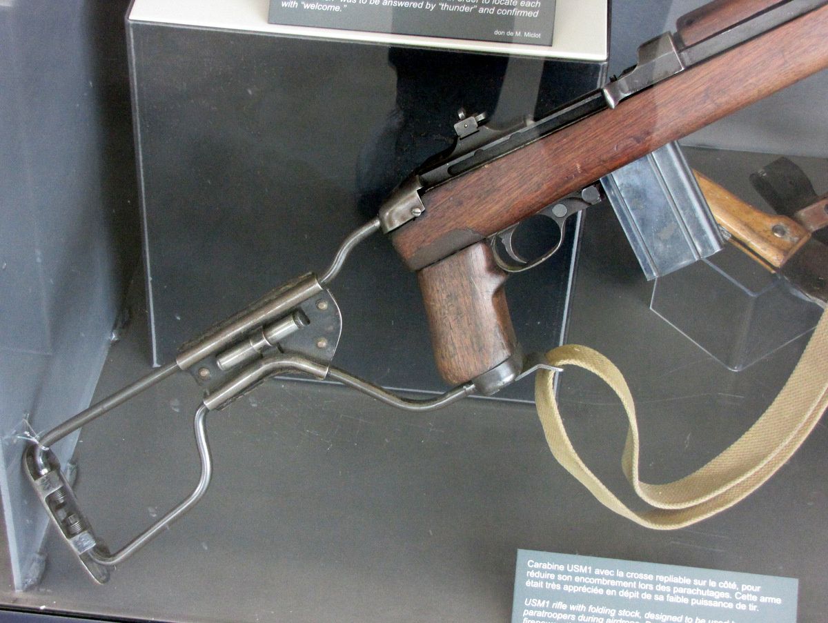 Carabine USM1 et pistolet mitrailleur Thomson