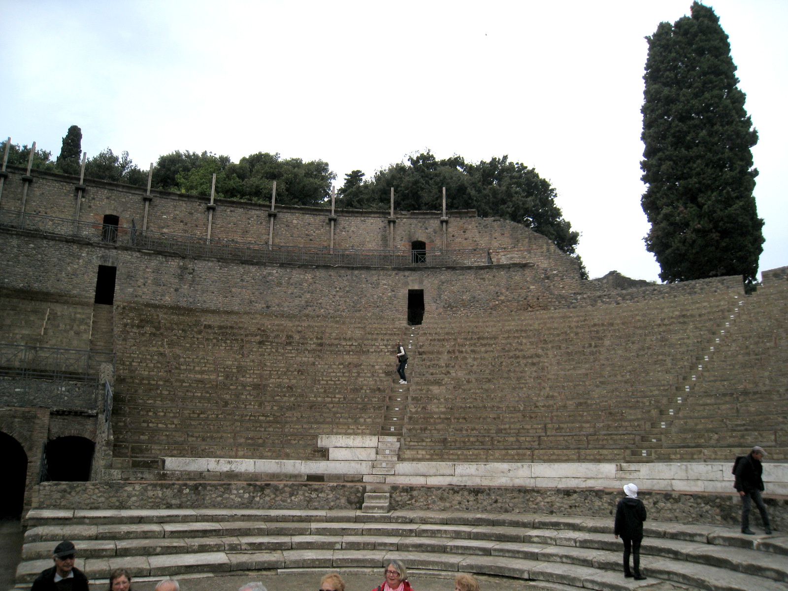 Pompéi (Italie), le quadriportique du Grand Théâtre et le petit Théâtre