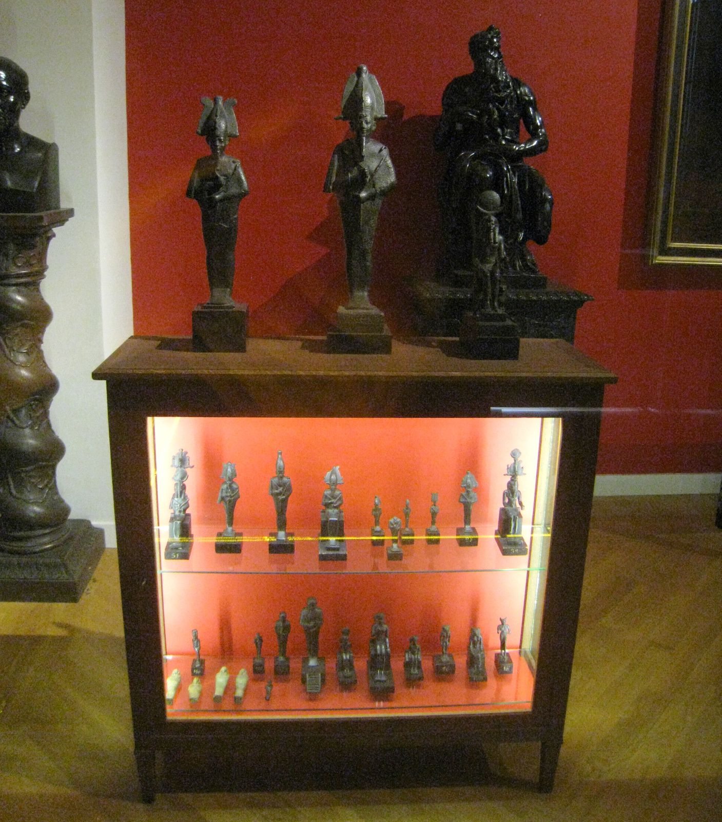 Figurines et statuettes, pavillon Osiris (château de Malmaison)