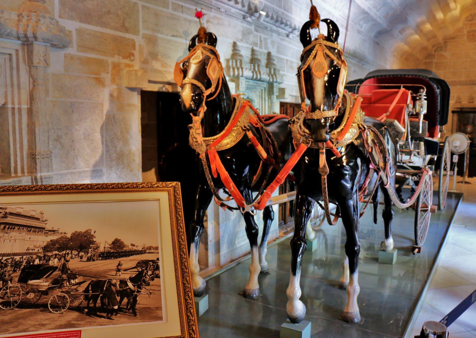 City Palace Museum (Udaipur, Inde), calèches et chevaux