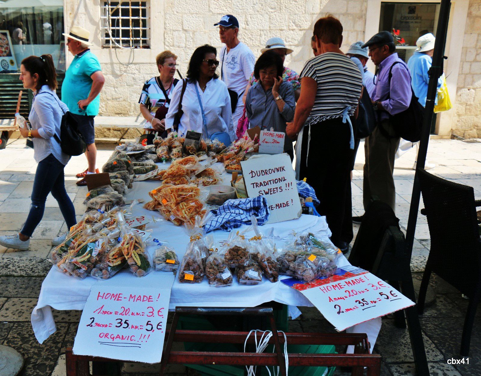 Marché dans la vieille ville de Dubrovnik (Croatie)