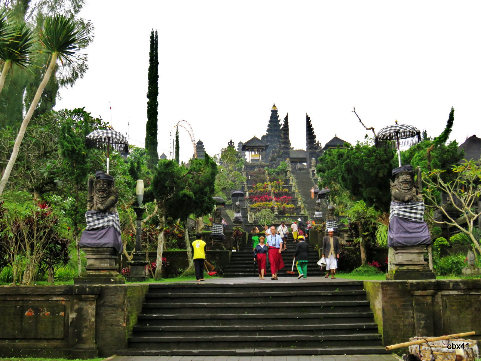  Temple (pura) Basukian Puseh Jagat, génies du grand escalier, Bali (Indonésie)