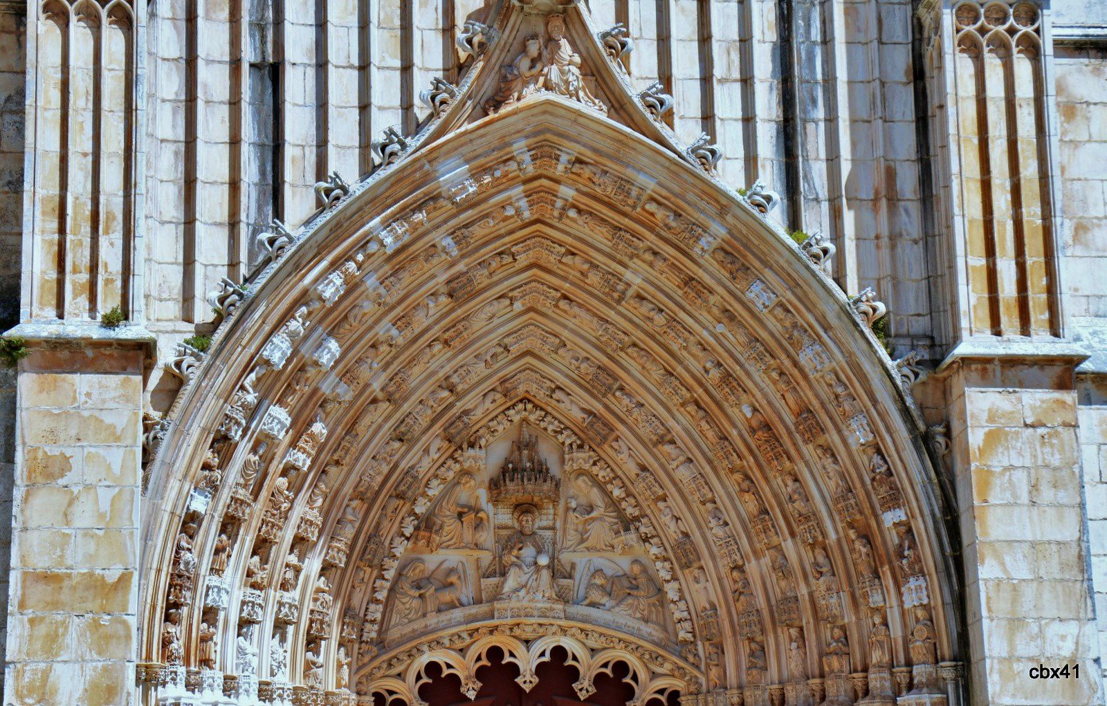 Entrée principale de l’église du monastère de Batalha , Portugal