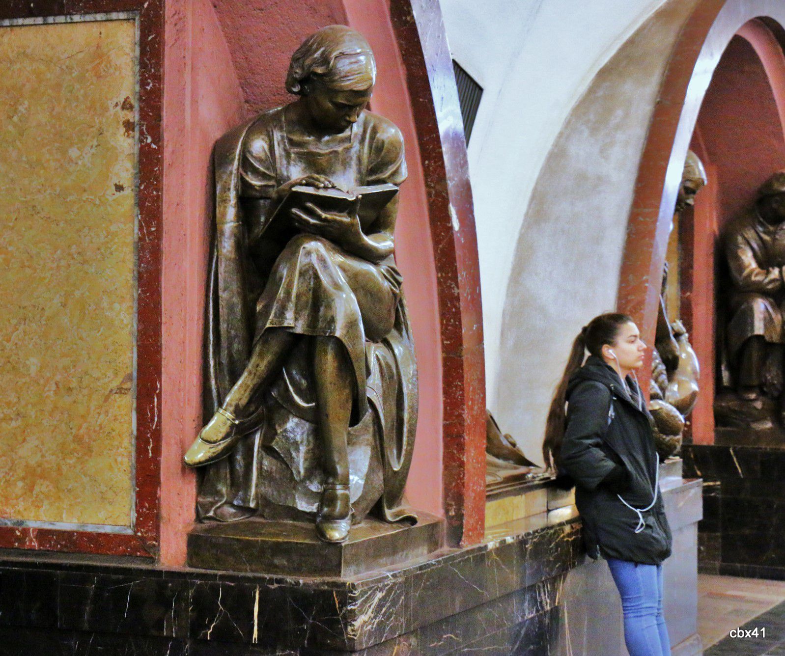 Statues de la station Ploshchad Revolyutsii du métro de Moscou 