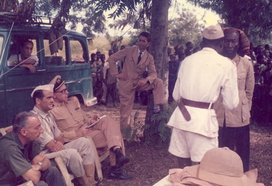 1961 em Abril na Baixa de Kassange com o governador de Malanje Bandeira de Lima, na viagem de inspecção a Angola para estudar os acontecimentos desse ano, por causa da monocultura obrigatória de algodão