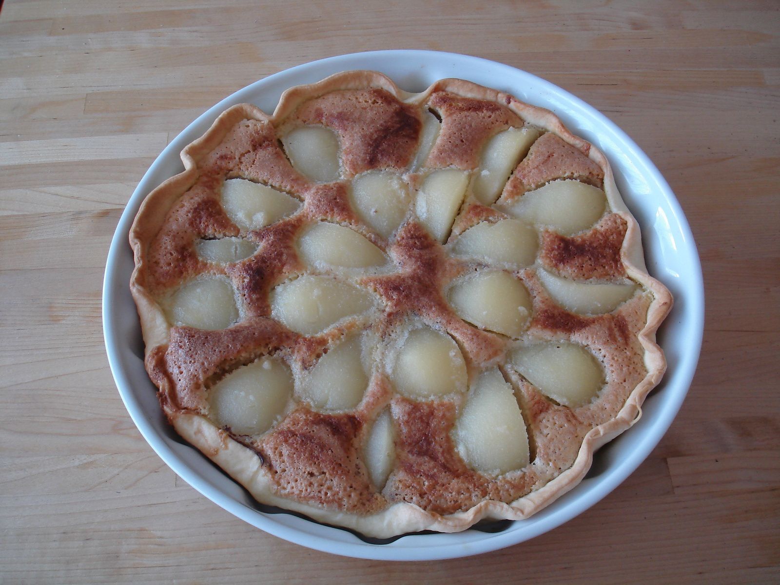 TARTE AUX POIRES, AMANDES ET CHOCOLAT