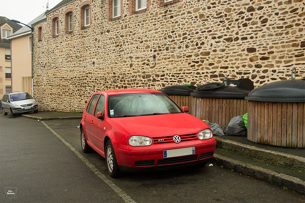 01 Volkswagen Golf IV GTI 150 - Palais-de-la-Voiture.com