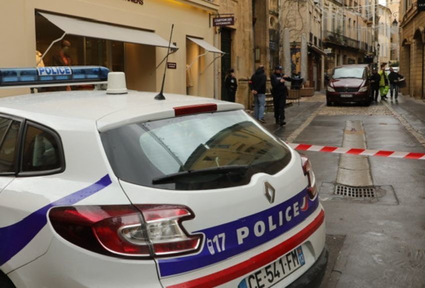Un homme poignardé en pleine rue