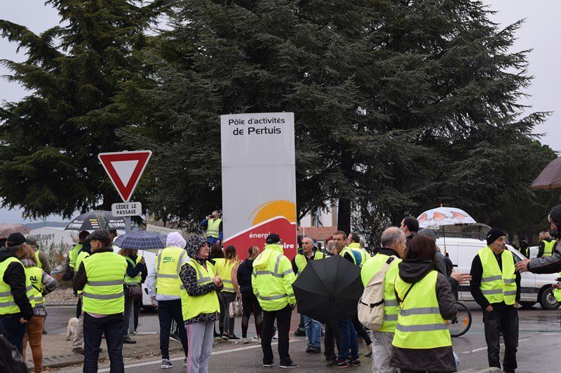 CORTEGE ET FORTE MOBILISATION DES GILETS JAUNES AU PONT DE PERTUIS -  luberoninfos.over-blog.com