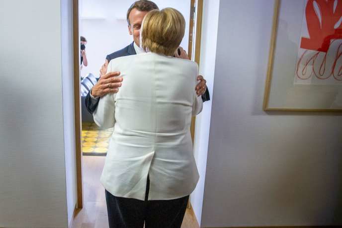 Angela Merkel et Emmanuel Macron se congratulent à l'issue du Sommet européen. Ils ont raison : ils ont gagné.