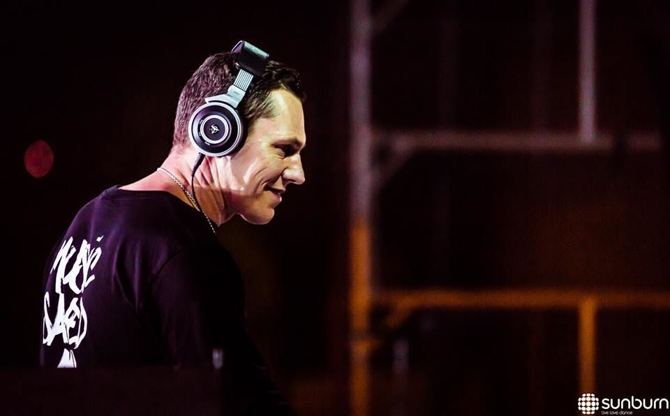 Mwaki zerb tiesto. Dj tiesto 2020. Mwaki zerb tiesto. Tiesto boom фото. Тиесто 2018.
