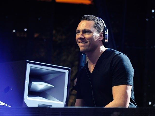 Tiësto – Beats1 One Mix ( Club Life Vol.5 Promo )