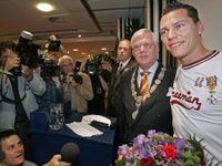 Tiësto Officer of the Order of Orange-Nassau 2004