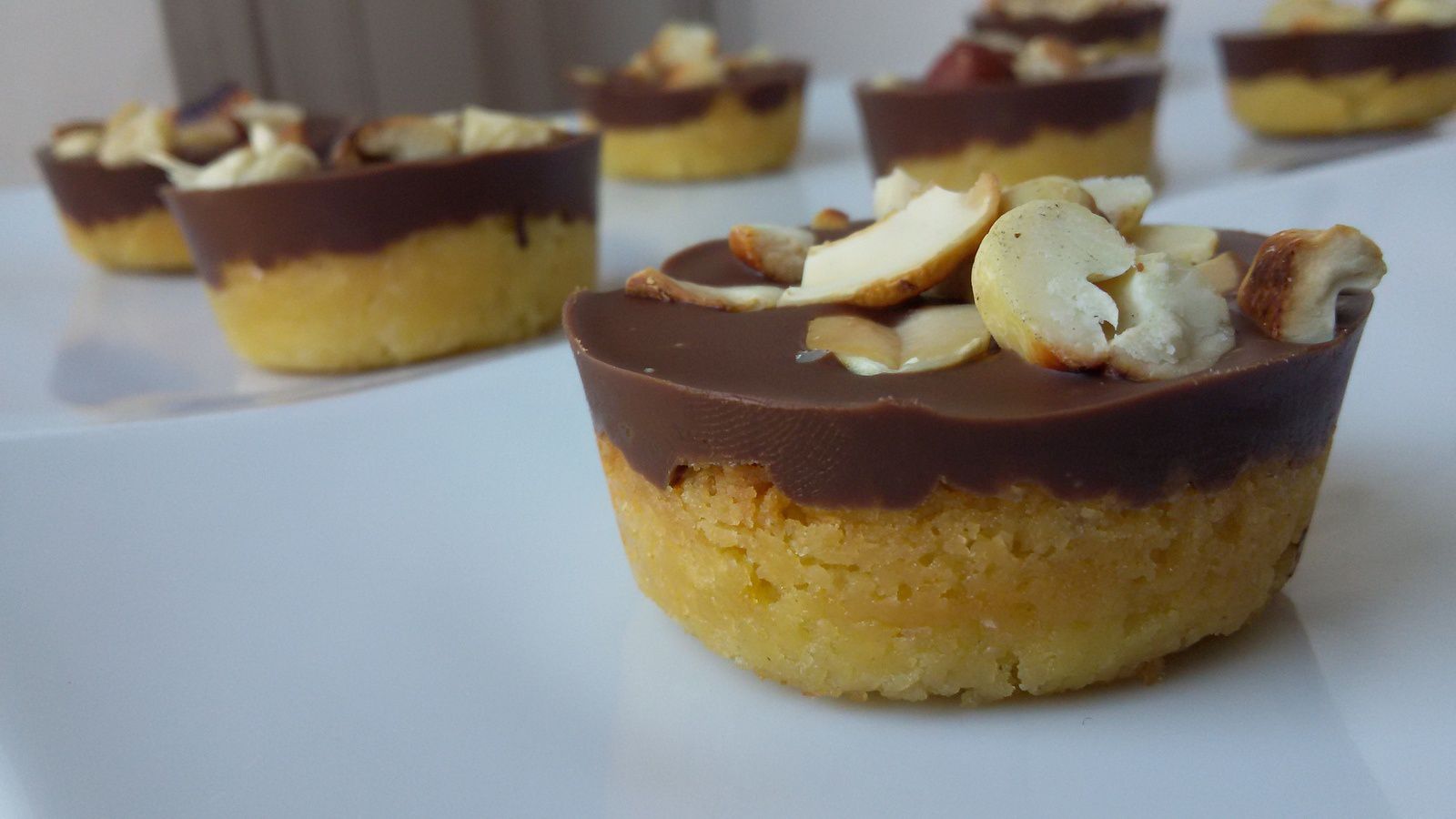 Réinterprétation de la tarte marron litchi de Christophe Michalak : pâte  sucrée amande châtaigne, biscuit amande, confit litchi, mousse marron - Au  pays des gourmandises sans gluten