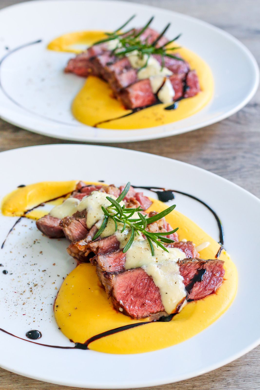 Côte de bœuf rôtie à basse température, crème de butternut et sauce à l'ail  confite - Les Délices De Marina