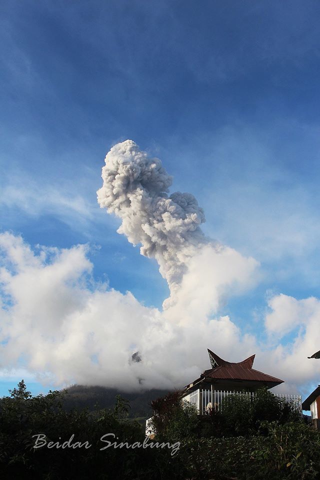 Sinabung - ash plume of 26.02.2017 / 17h48 - photo F.Surbakti / Beidar Sinabung